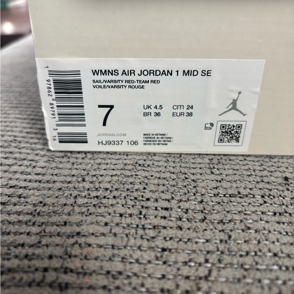 Nike women’s Air Jordan 1 Mid Varsity Red and White High-Top. Brand New - Picture 6 of 11